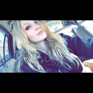 Meet your Posher, Demi